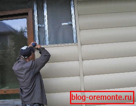 Revêtement de vinyle sous le blockhaus