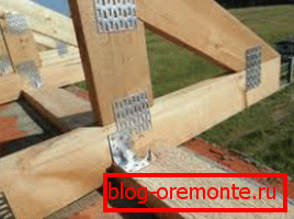 Au lieu des angles, vous pouvez utiliser des plaques métalliques. L'essentiel est la fiabilité des attaches, et non son apparence. Au lieu des angles, vous pouvez utiliser des plaques métalliques. L'essentiel est la fiabilité des attaches, et non son apparence.