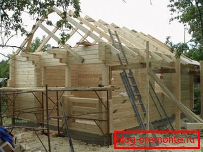 Construction d'une maison en rondins Construction d'une maison en rondins