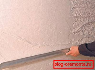 Mise à niveau du béton avec un mélange de plâtre Mise à niveau du béton avec un mélange de plâtre