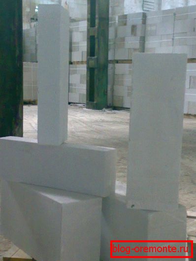 Béton cellulaire autoclavé sous forme de blocs de construction
