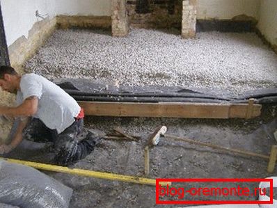 Les remplissages avec du béton d'argile expansé sont chauds et fiables. Les remplissages avec du béton d'argile expansé sont chauds et fiables.