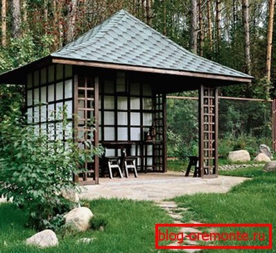 Pavillon avec toit en croupe