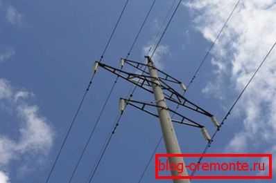 Pylône en béton armé pour lignes électriques Pylône en béton armé pour lignes électriques